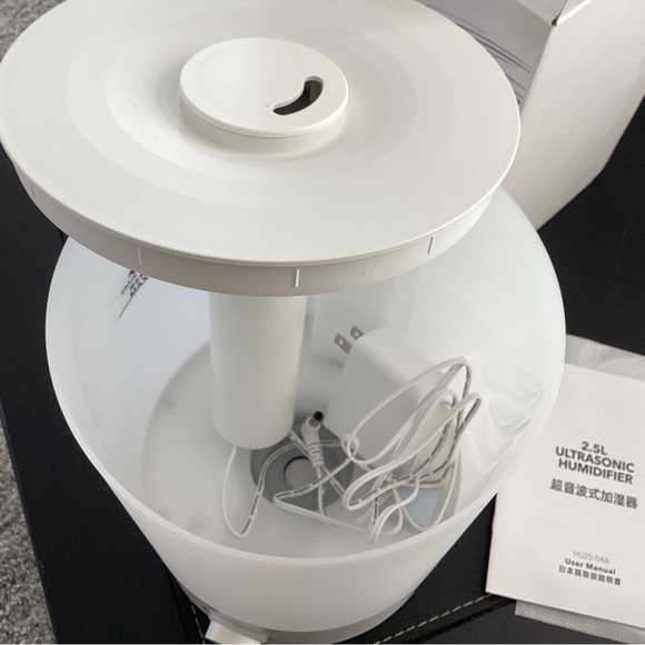 White Ultrasonic Humidifier - Compact Home Humidity Control - Picture 2 of 2
